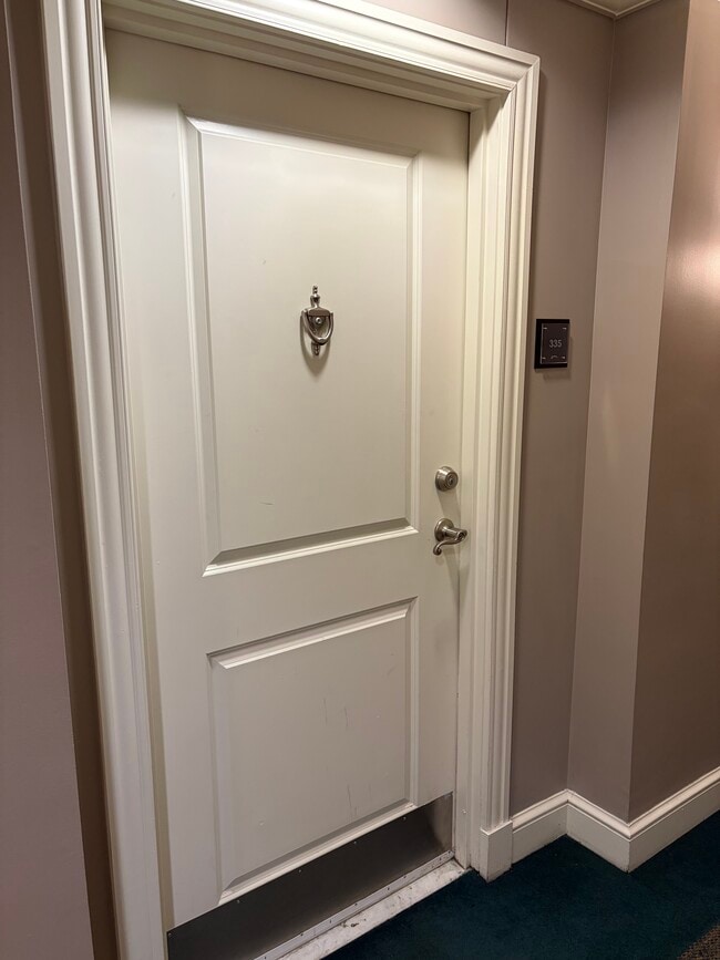 2665 Prosperity Ave unit 335, Fairfax, VA 22031 - photo 2