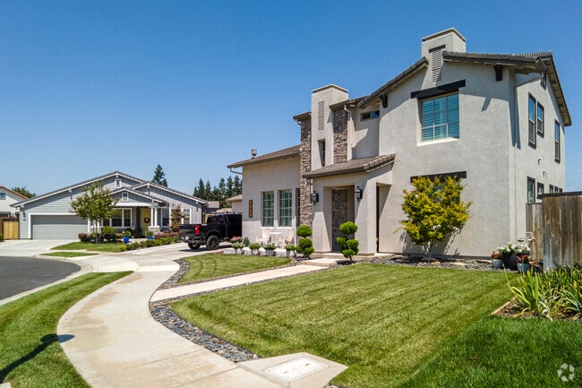 Oakdale offers an impressive array of home styles, ensuring there’s something perfect for everyone.