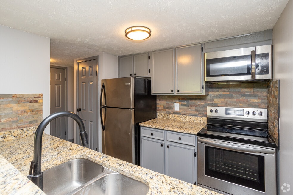 Reserve at the Knolls Apartments and Townhomes, Omaha, NE 68164 - photo 1