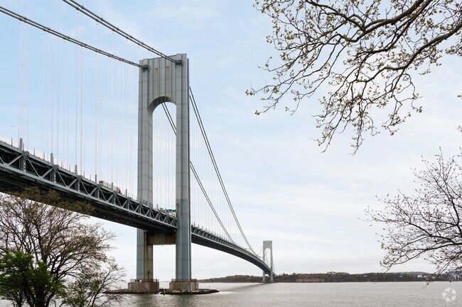 Manor Heights isn't far from the Verrazano Bridge, connecting Staten Island to Brooklyn.