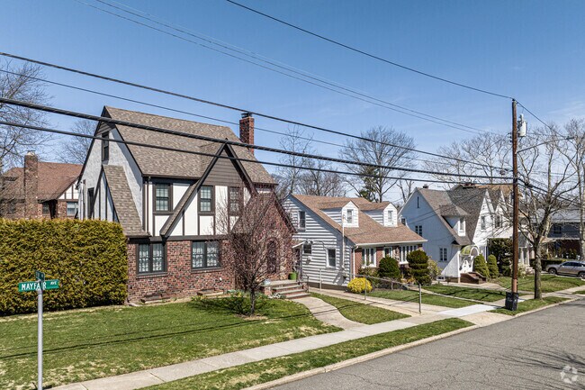 Rows of single-family homes are typical in Floral Park.