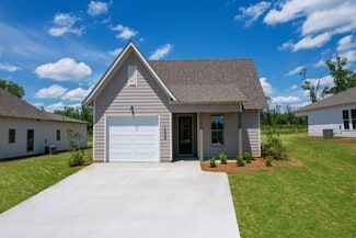 1009 Crossing Ct E, Valley, AL 36854