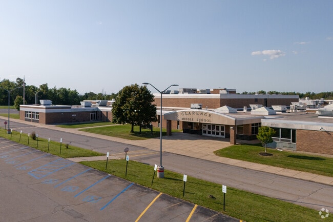 Clarence Middle School has student teacher ratio of 11 to 1.