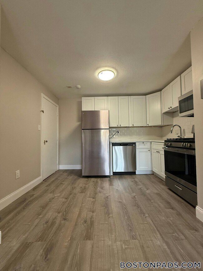 71 Bernier St Unit 6, Lowell, MA 01852