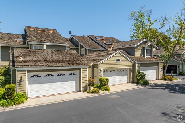 University Park Estates has many townhouses in the northwest corner of the neighborhood.