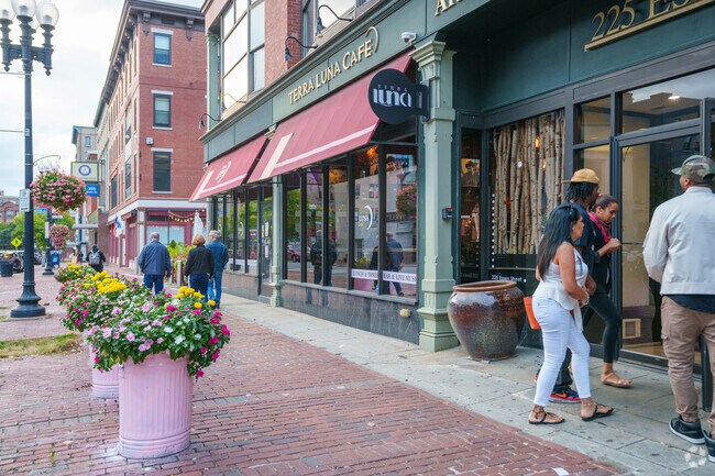 Groups love to gather for dinner and drinks at Terra Luna near South West.