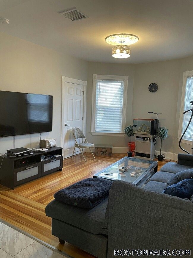 267 E Cottage St Unit 3, Boston, MA 02125