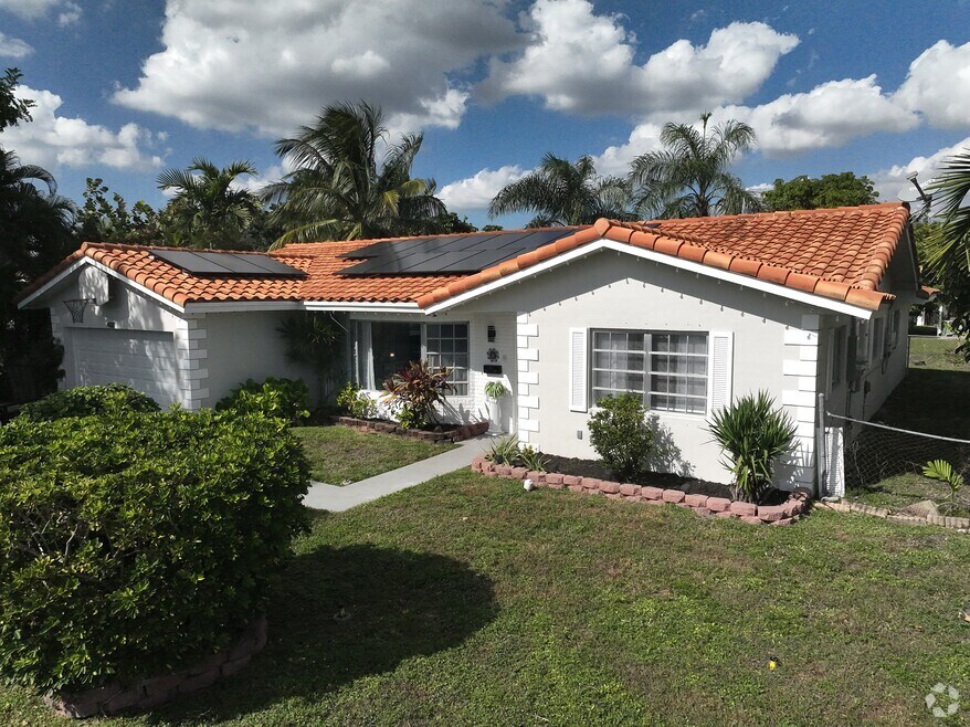 7505 NW 40th Place, Coral Springs, FL 33065 - photo 2