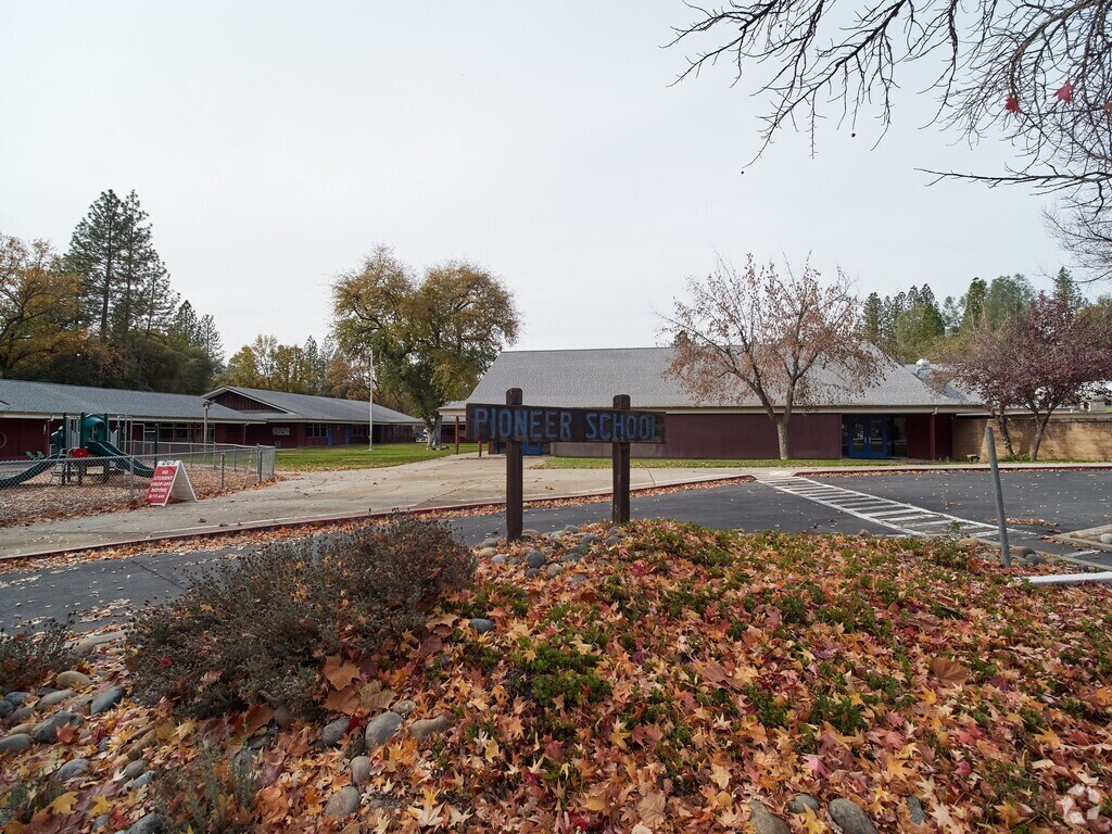 Pioneer Elementary School serves students in the El Dorado County community.