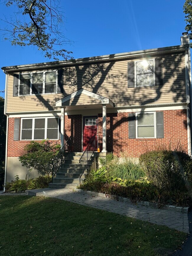 30 Summit Rd Unit 2nd Floor, Katonah, NY 10536