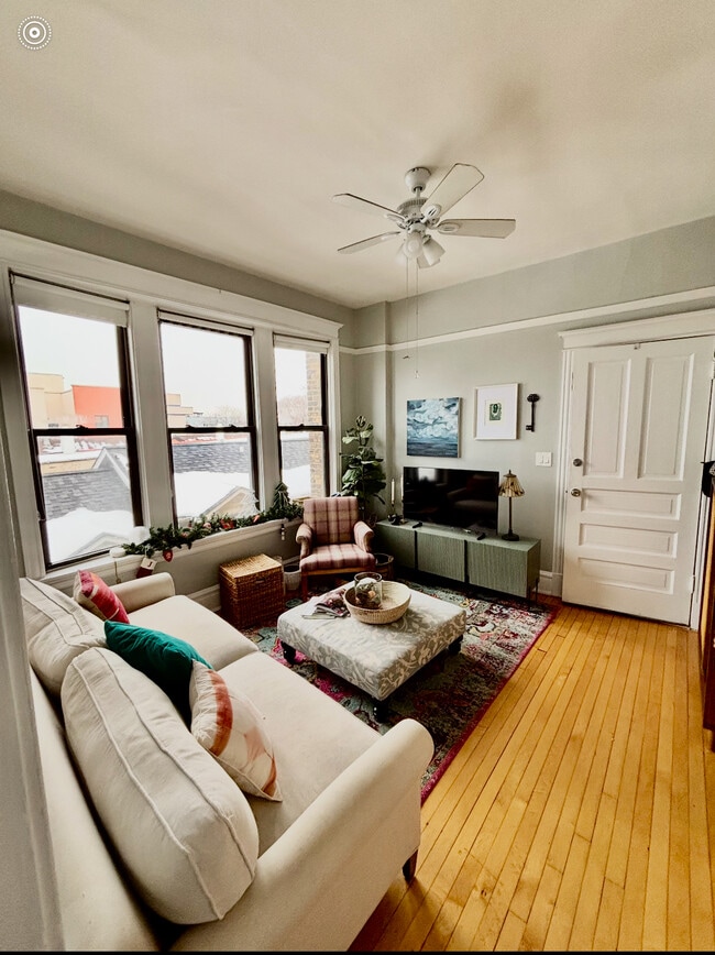 2117 N Kedzie Blvd Unit 3R, Chicago, IL 60647