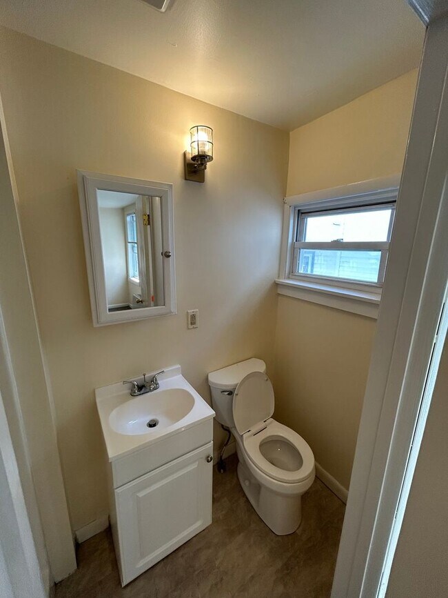 72 Hyde St unit 72 Hyde Street 4, Burlington, VT 05401 - photo 4