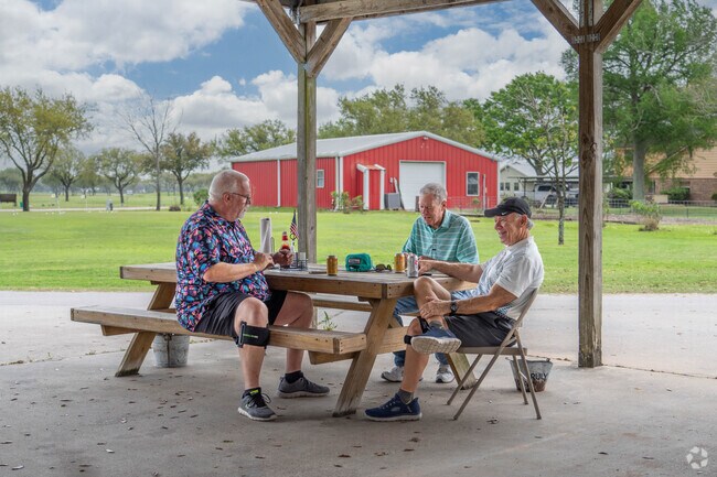 Liverpool golfers gather at shaded picnic spots near the greens.