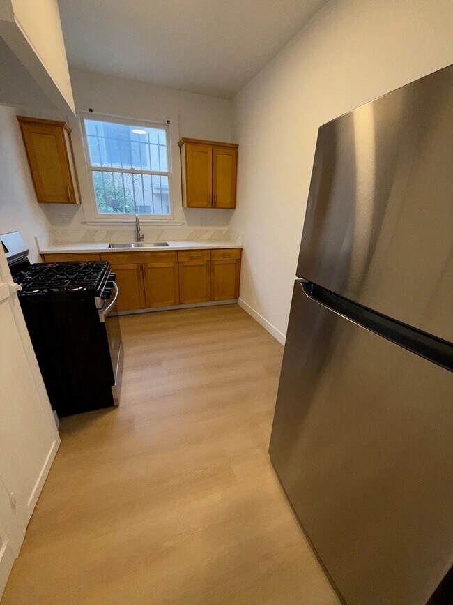 2801 San Marino St unit 2, Los Angeles, CA 90006 - photo 3