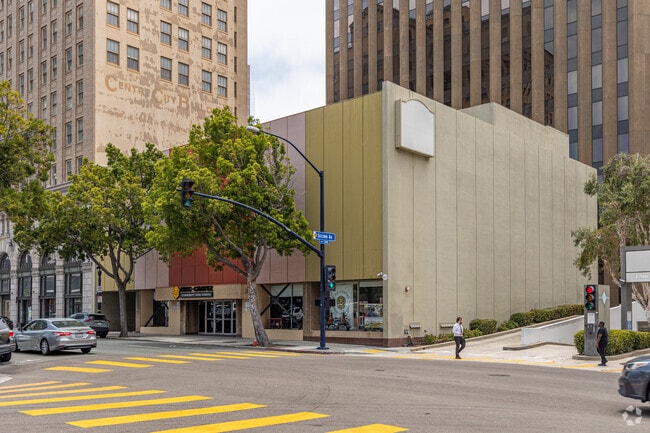 Located in San Diego, King-Chavez Community High School focuses on college preparation.