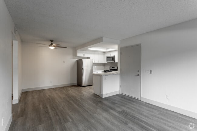 Hensley at Corona Pointe, Corona, CA 92881 - photo 7