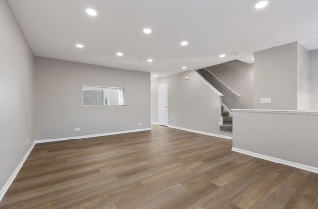 4553 W Hill Ave, Waukegan, IL 60085 - photo 4