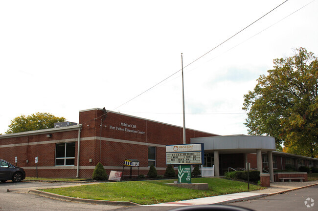 Maple Elementary School provides education in the neighborhood of 
Jeffersonville.