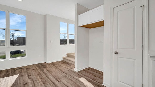 302 Summit Cir, Lombard, IL 60148 - photo 4