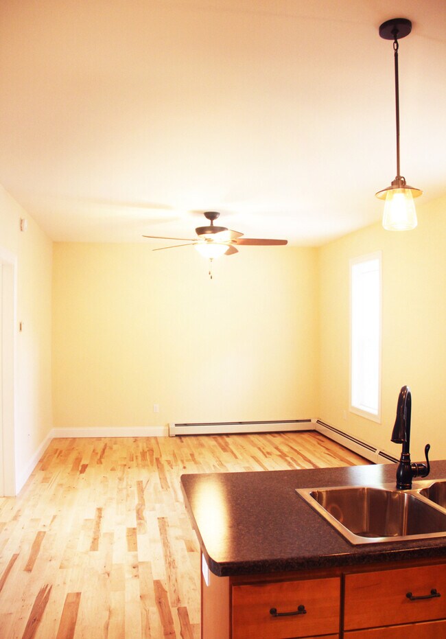 26 Converse Ct unit 4, Burlington, VT 05401 - photo 4