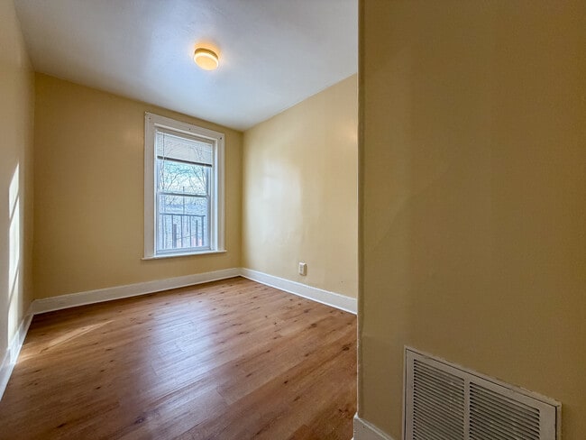 256 Davenport Ave unit 2nd Floor, New Haven, CT 06519 - photo 3