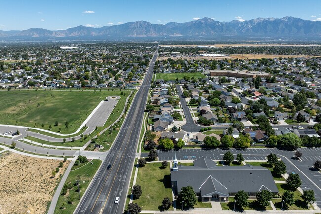 It takes 28 minutes to travel from Oquirrh to Salt Lake City via Highway 173.