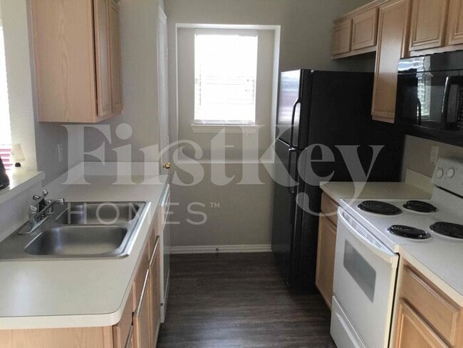 1012 Port Mansfield Dr, Little Elm, TX 75068 - photo 4