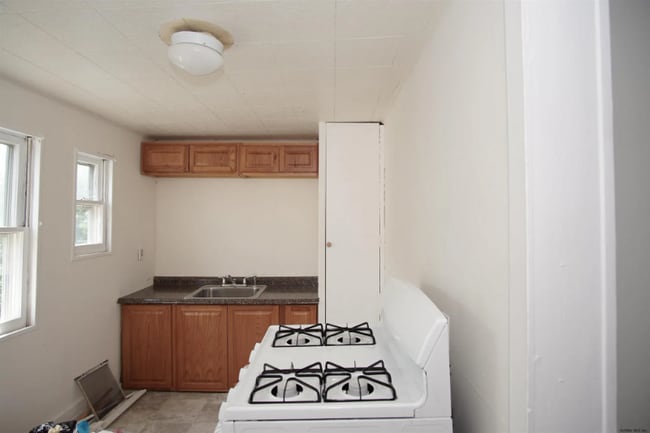 408 24th St unit 2nd floor, Watervliet, NY 12189 - photo 2