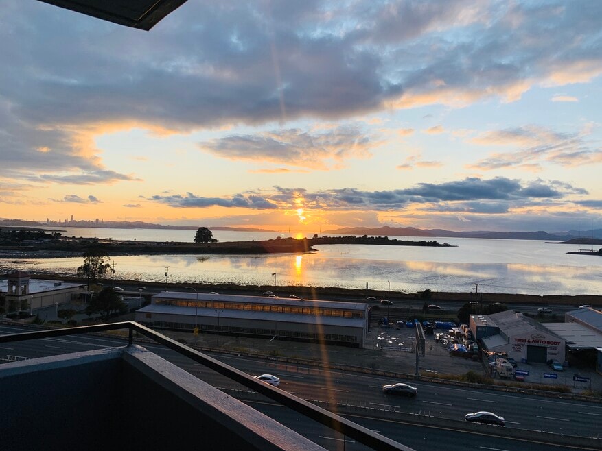 Gateview at Albany Hill Condos unit 555 Pierce St, Albany, CA 94706 - photo 1