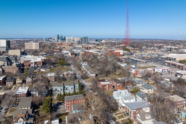 Broadway Gillham is a small neighborhood close to Downtown.