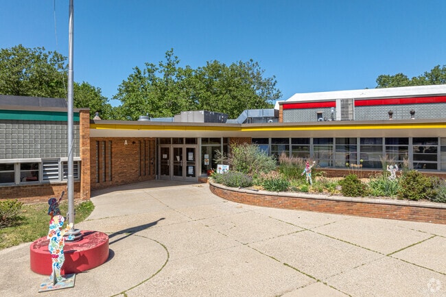 Brookside Elementary, near Alger Heights, holds a B rating on Niche.