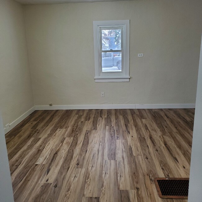 622 3rd Ave E, Culbertson, MT 59218 - photo 7