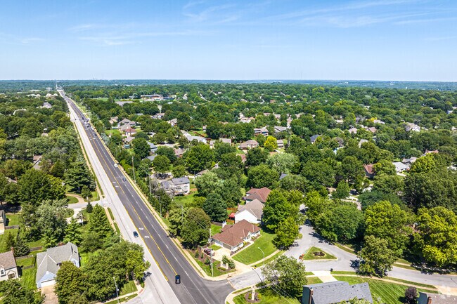 Foxcroft & Glen Arbor sits along the Kansas-Missouri state line.