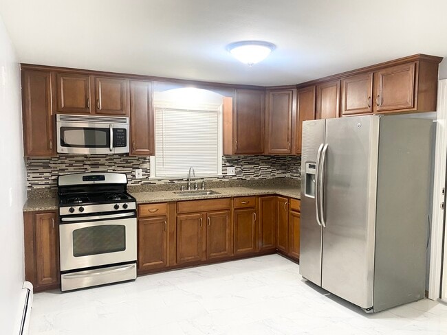 317 Alexander Ave unit 2, Bridgeport, CT 06606 - photo 4