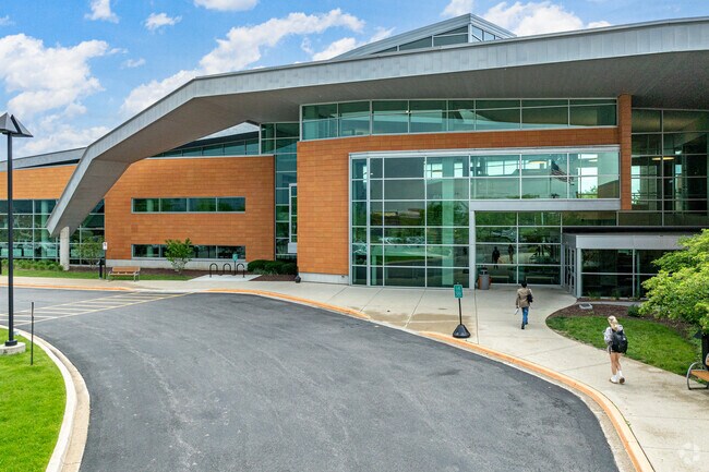 The 95th Street Library features daily reading classes for kids and their parents.