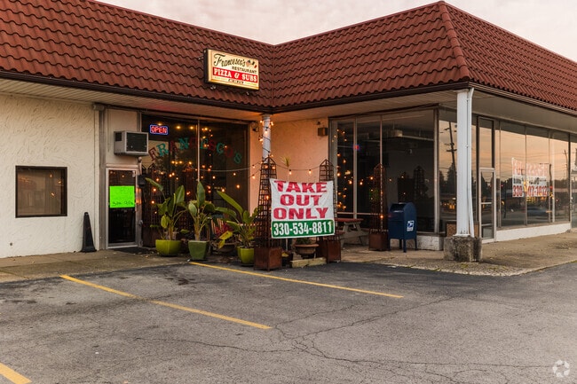 When you need pizza in the Hubbard neighborhood, Francesco’s is the place to go.
