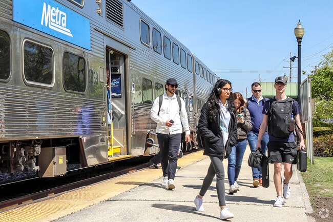 Residents of West Wheaton can easily commute to Chicago downtown via Metra.