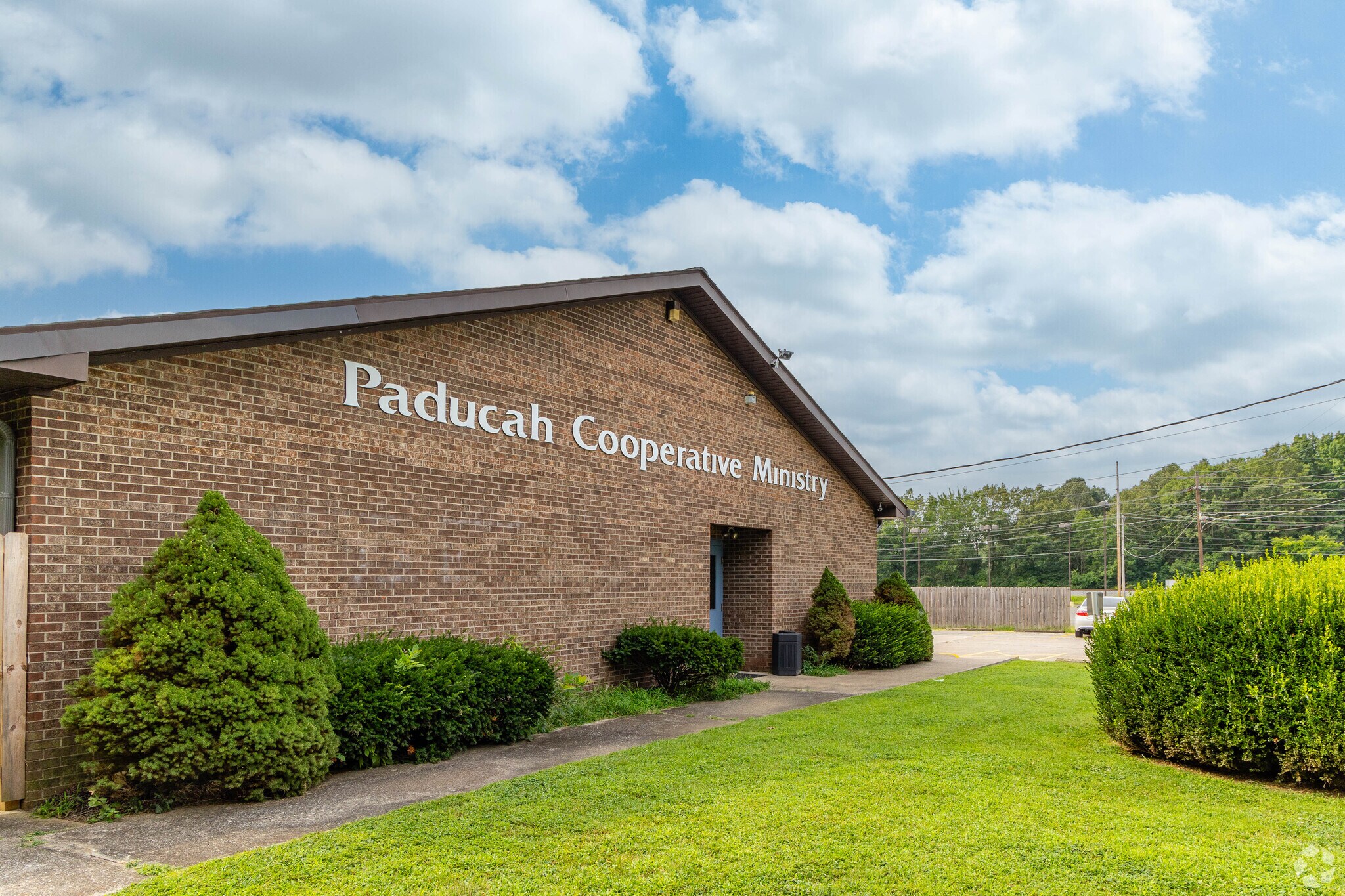 Paducah Cooperative Ministry helps out the community near Dolly McNutt Court.