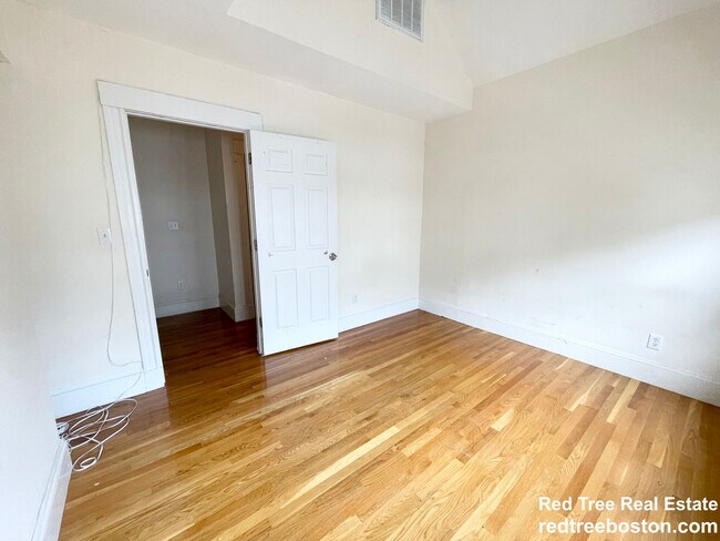 11 Sunset St unit 3, Roxbury Crossing, MA 02120 - photo 5