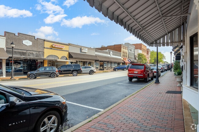 Buford's historic downtown features local boutiques and restaurants.