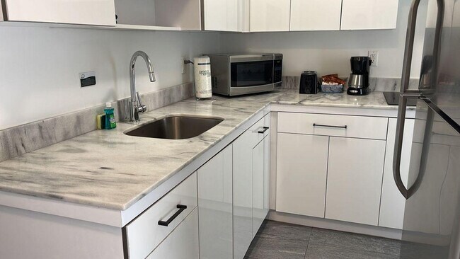 6495 Indian Creek Dr unit ID1267245P, Miami Beach, FL 33141 - photo 3