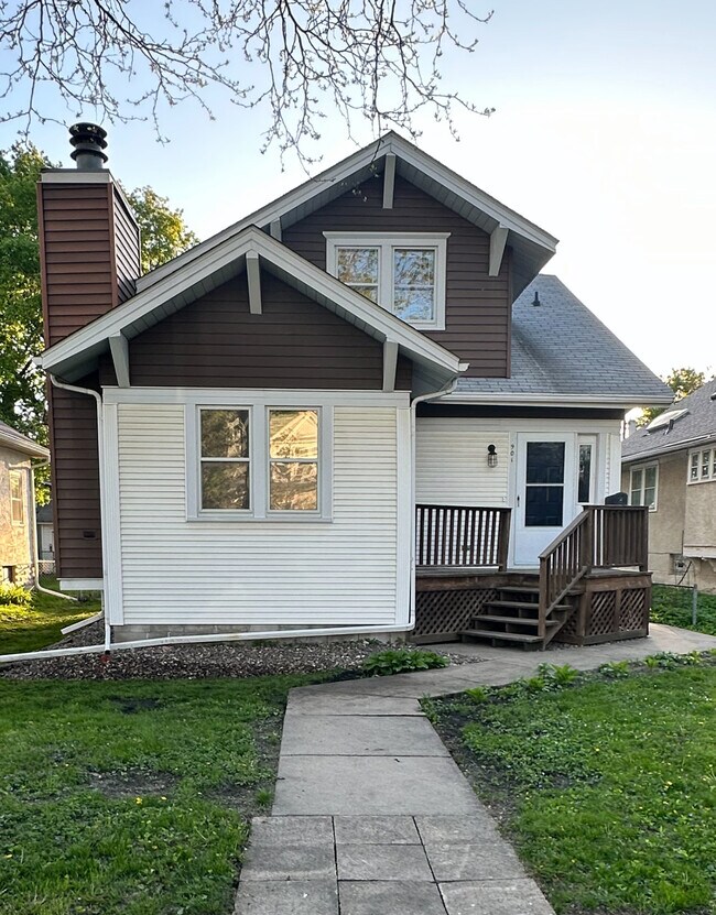 901 21st Ave SE, Minneapolis, MN 55414
