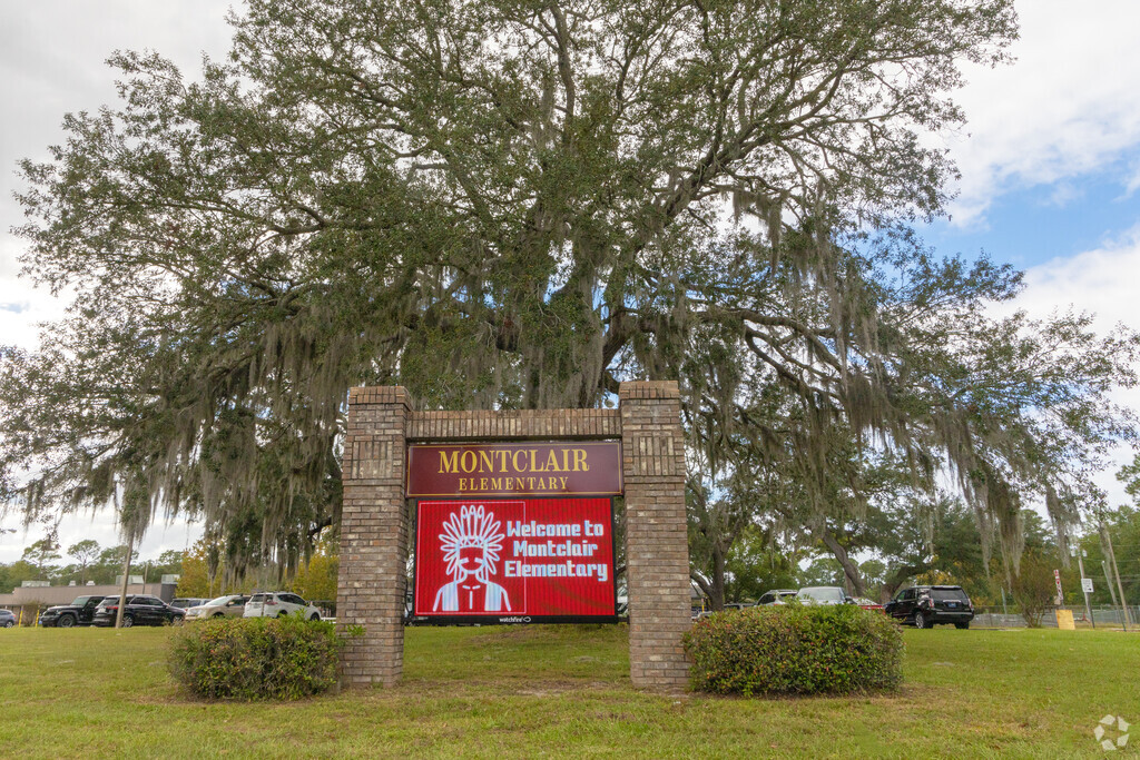 Montclair Elementary School provides education in the neighborhood of 
Orange Park.