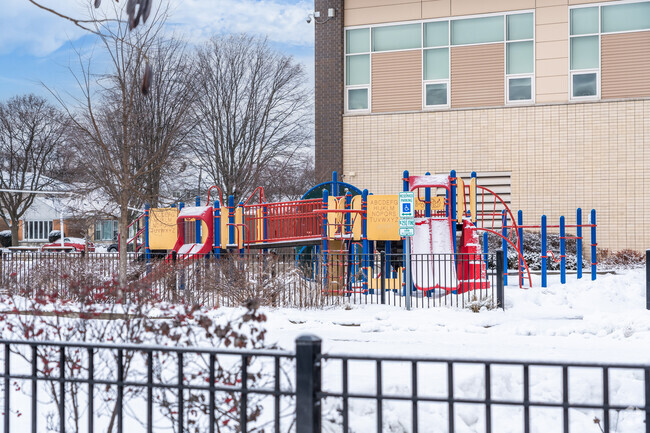 Edison Park Elementary School has a great outdoor playground for students.
