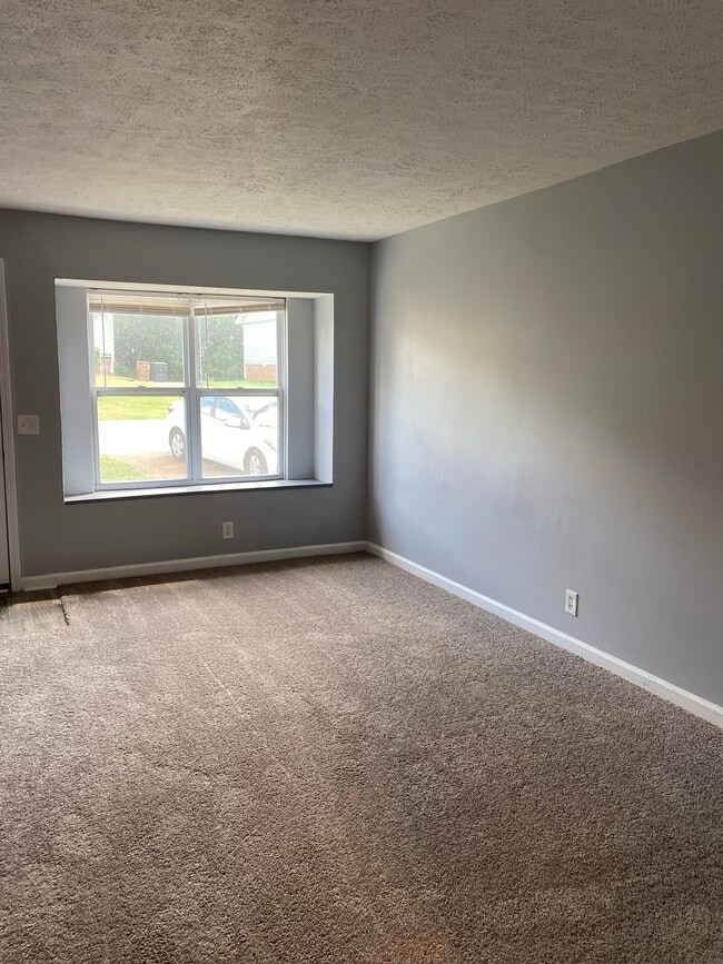 738 Flint Ridge Dr, Whites Creek, TN 37189 - photo 2