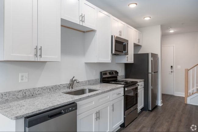 319 W Franklin St unit 204, Baltimore, MD 21201 - photo 2