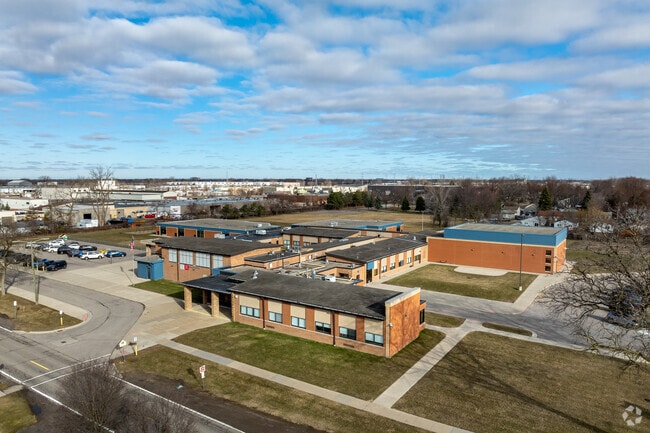 Mckinley Elementary School is centrally located, making pick up and drop off easy.