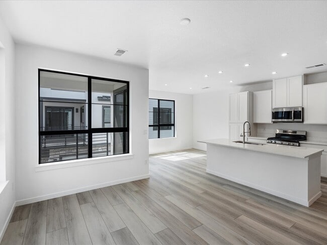 2024 S Holly St unit 2, Denver, CO 80222 - photo 2