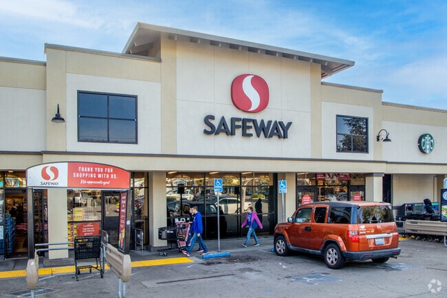 Safeway is the preferred grocery store for Reservoir Hills residents.