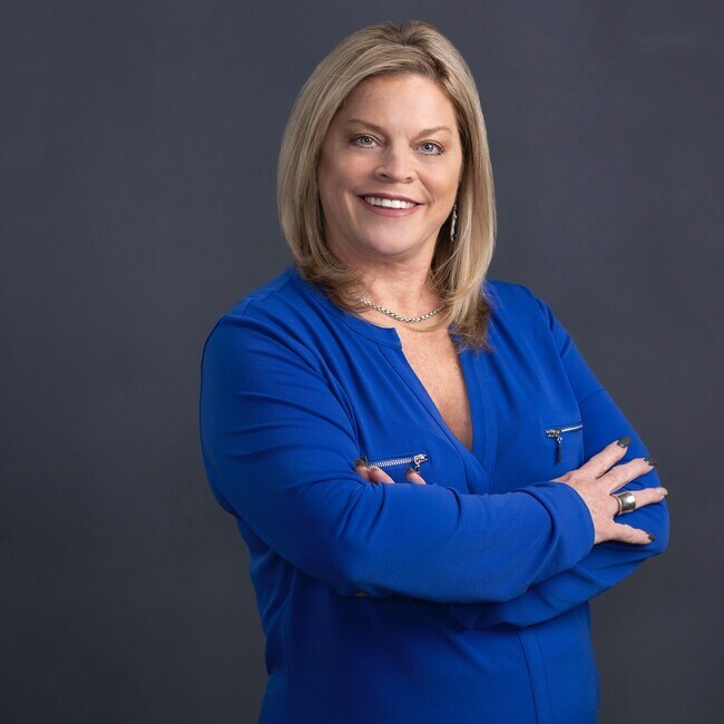 Zina Molnar Real Estate Agent in Columbus, OH